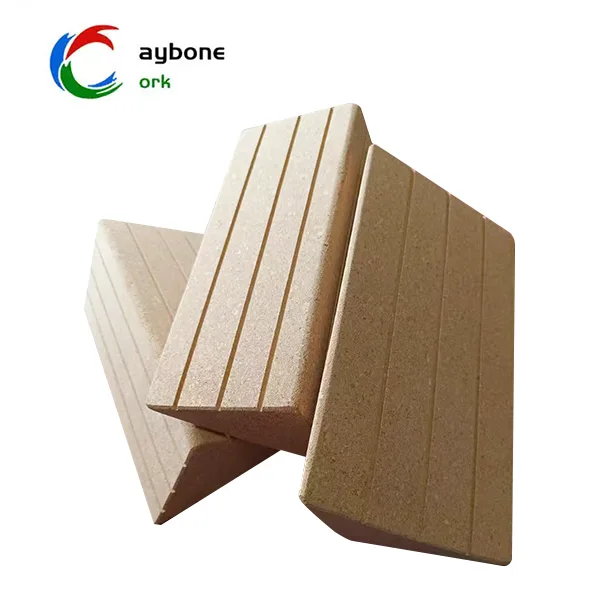 Triangulärt yogablock i kork med hög densitet